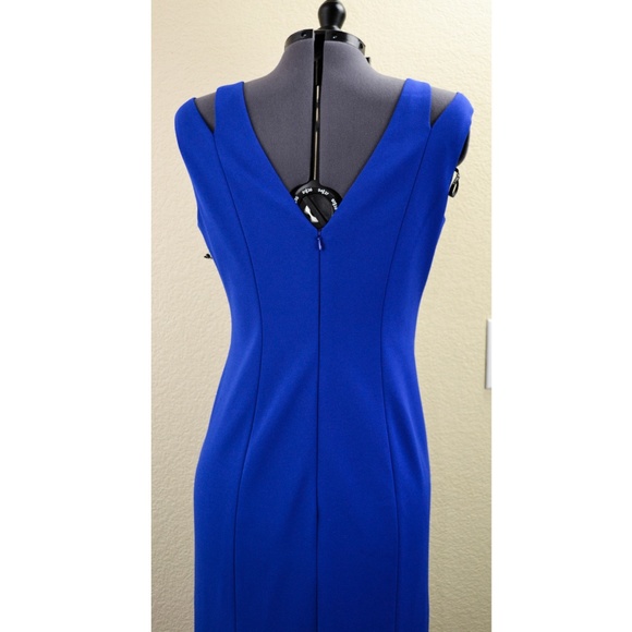 VINCE CAMUTO V-Neck Cut-Out Shoulder Gown - Picture 5 of 6